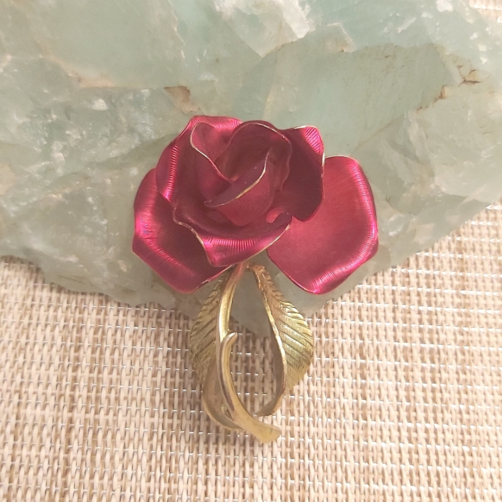 Vintage Cerrito red enamel rose goldtone brooch pin